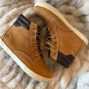 Timberland Women’s Brown and Tan Boots